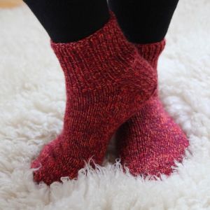 Eija Rekolan Jouluaatto-sukkia kelpaa käyttää läpi vuoden. Kuva: Eija Rekola / Taitaentehty